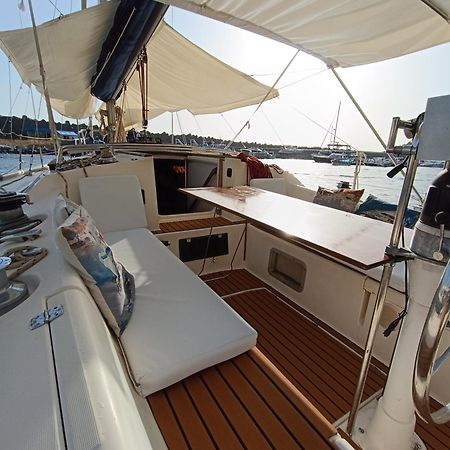 Dormire In Barca A Vela Maratea Eksteriør billede