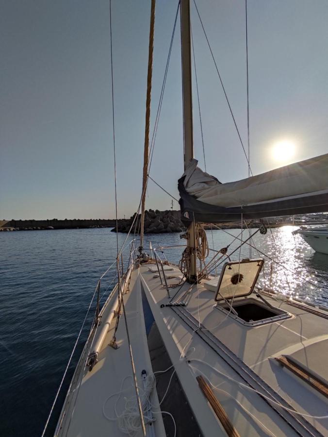 Dormire In Barca A Vela Maratea Eksteriør billede